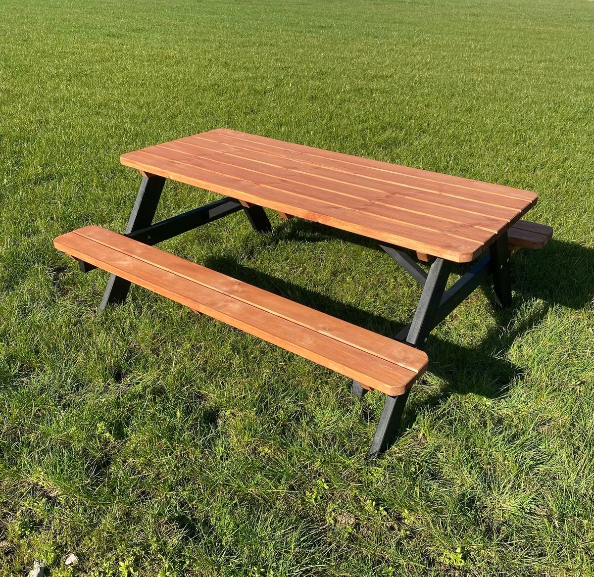 Goedkopepicknicktafels.nl | Zwart Bruine XL Picknicktafel Bruno | Tuintafel 6 Persoons | Bruin Zwart Gespoten Gedroogd Grenen Hout! 4 Goedkopepicknicktafels.nl | Zwart Bruine XL Picknicktafel Bruno | Tuintafel 6 Persoons | Bruin Zwart Gespoten Gedroogd Grenen Hout! - Afbeelding 2