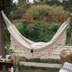 QUVIO Hangmat Voor In De Tuin - Tuinstoelen - Reishangmat Voor Camping, Outdoor En Reizen - Hamock - Katoen Ademend - Maximale Belasting Van 250KG - Lig Oppervlak Van 180 Cm - Geschikt Voor 1 Persoon - Beige 14 QUVIO Hangmat Voor In De Tuin - Tuinstoelen - Reishangmat Voor Camping, Outdoor En Reizen - Hamock - Katoen Ademend - Maximale Belasting Van 250KG - Lig Oppervlak Van 180 Cm - Geschikt Voor 1 Persoon - Beige -Meubel Verkoop 1200x1200 1287